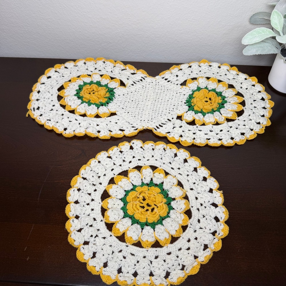 Vintage Handmade Crochet Sunflower Doily Set White Yellow Green Floral 2 Piece